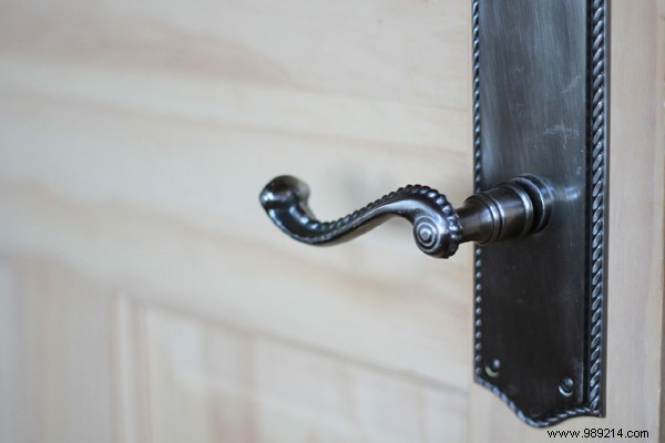 Changing a door handle:how to buy a new one without making a mistake? 