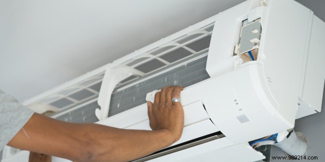 How to install fixed air conditioning in the house? 