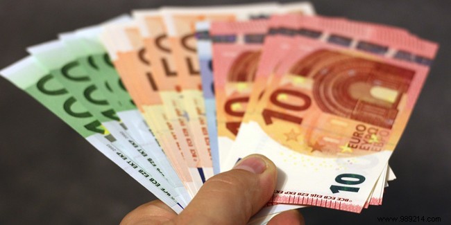 To borrow €275,000, what salary do you need (single or couple)? 