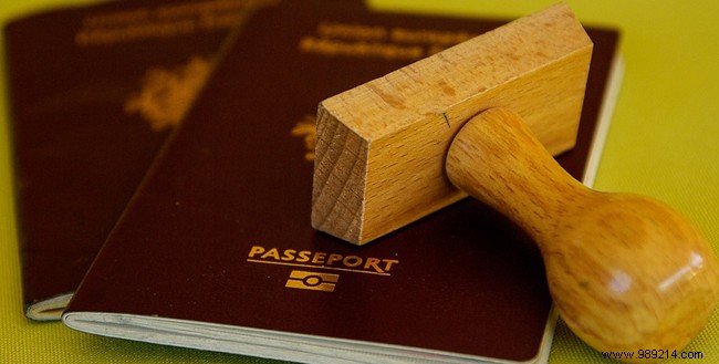 Loss or theft of identity papers abroad:what to do? 