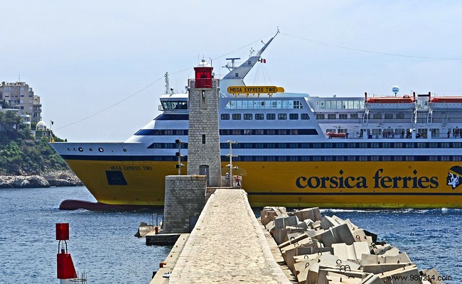 Which shipping company to choose to go to Corsica? 