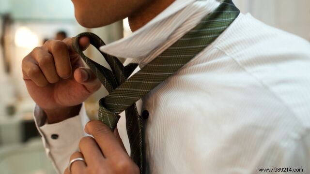 How to tie a double tie knot? 
