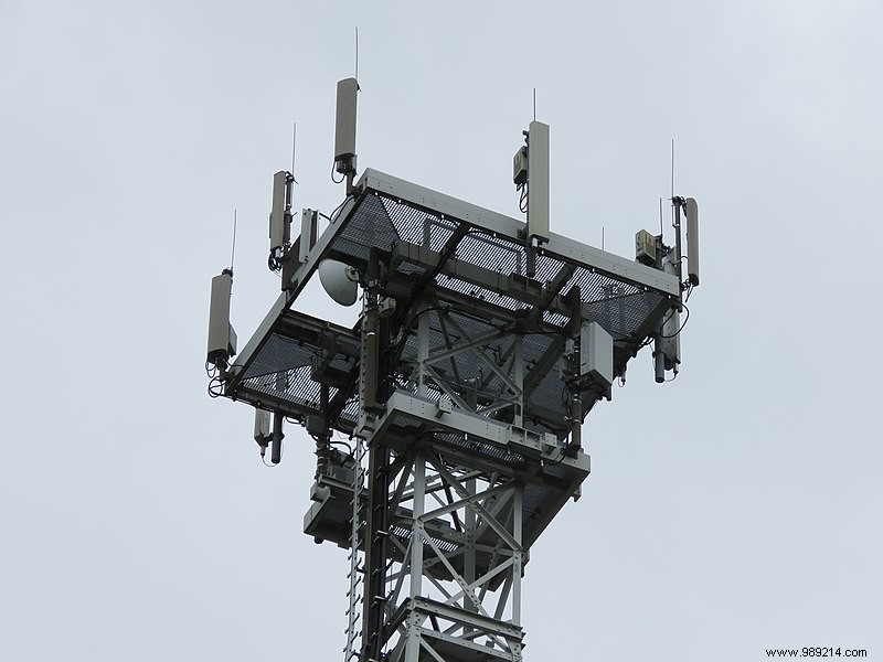 Activists destroy 5G equipment due to Covid-19 pandemic 