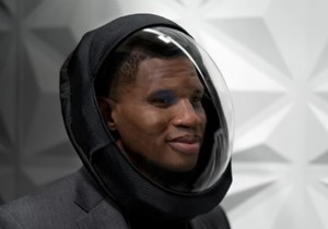 Covid-19:a  space helmet  instead of a mask to protect yourself? 