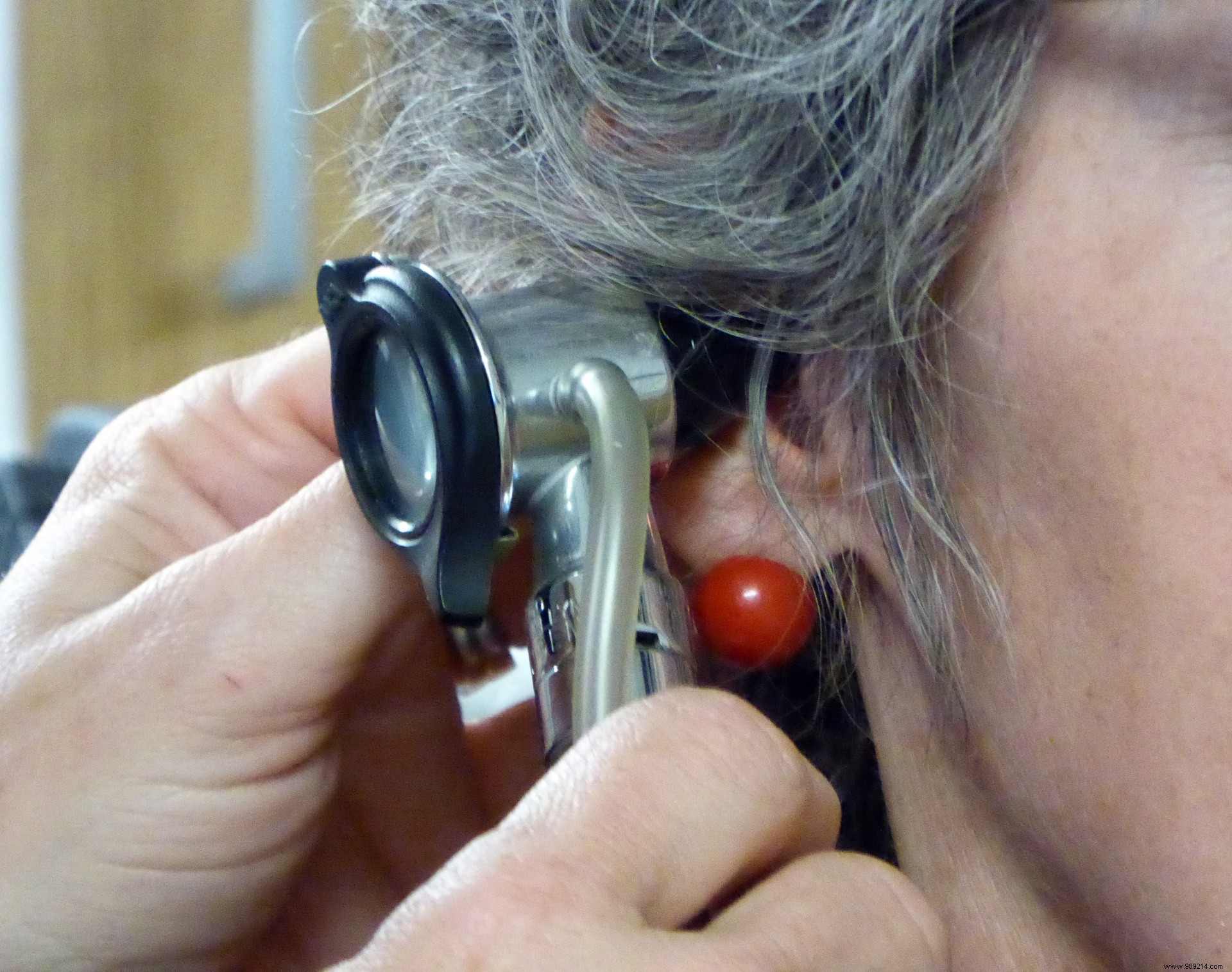 Top 5 benefits of using hearing aids 