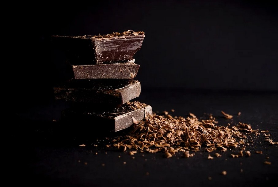 Should we eat chocolate regularly to feel happier? 