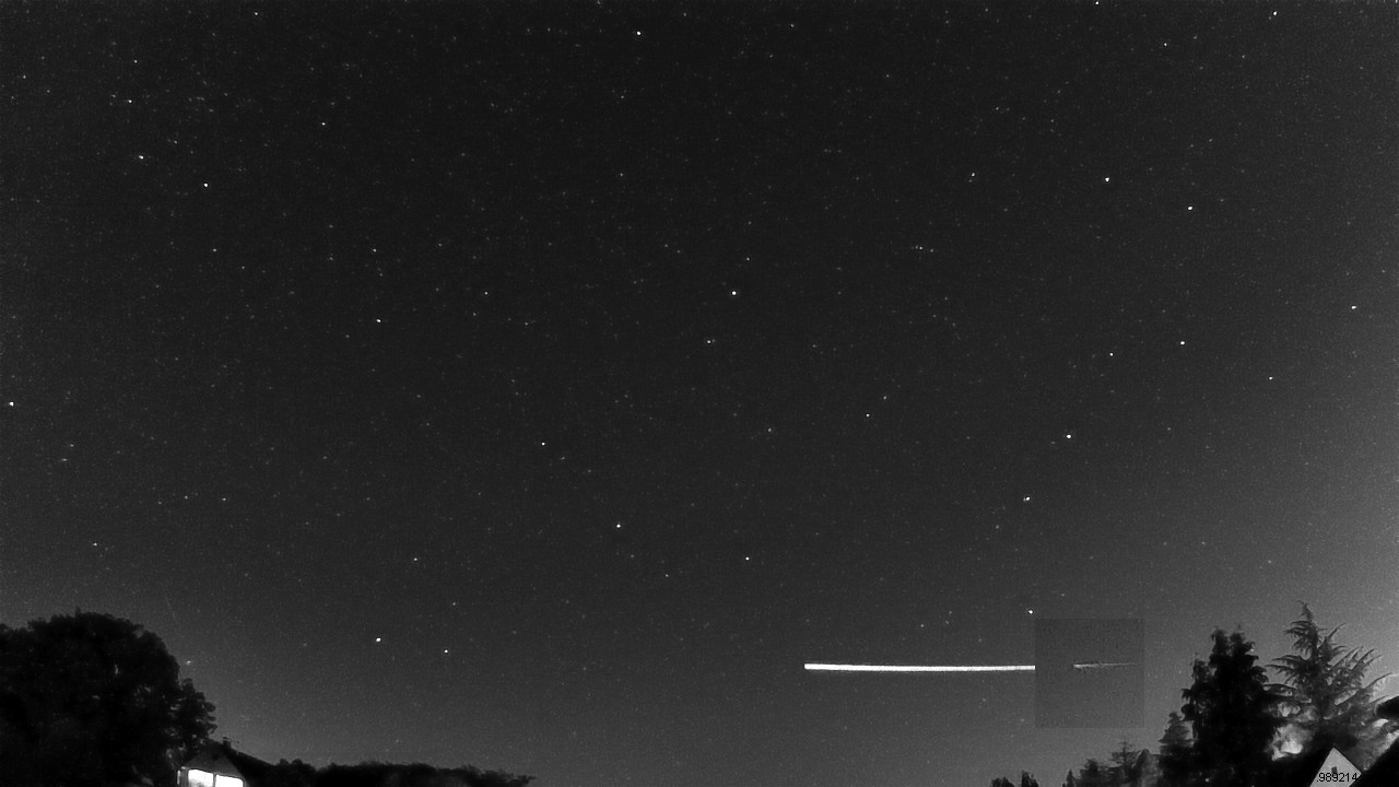 Watch this meteor  bounce  off Earth s atmosphere 