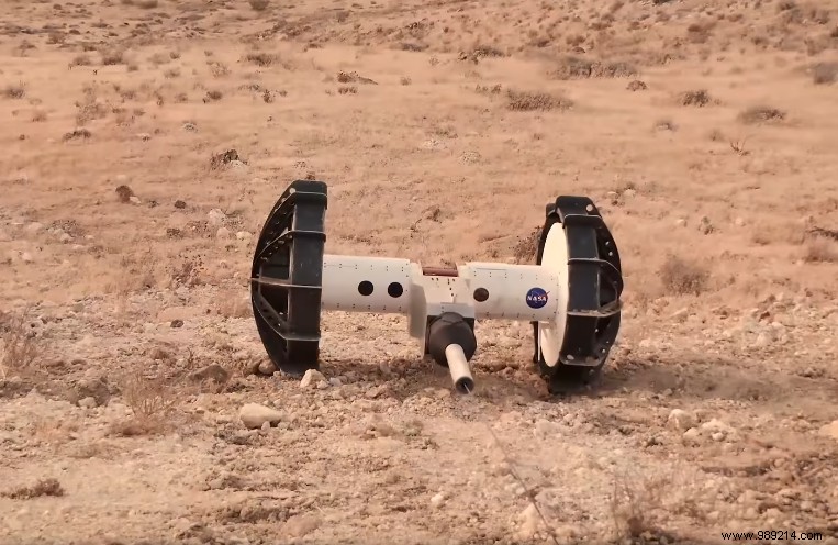 Here is the DuAxel, a NASA rover that must be able to access the craters of Mars 