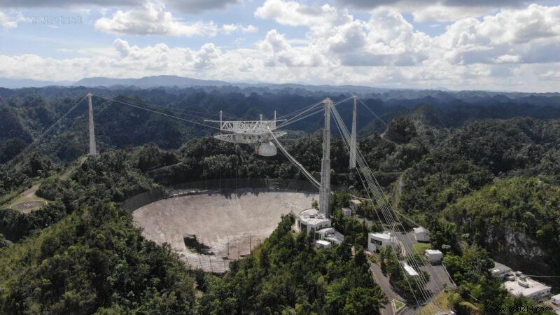 End clap for the Arecibo radio telescope, an icon of astronomy 