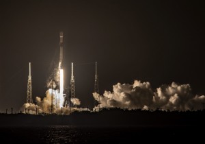 SpaceX launches a new batch of satellites and breaks a record 
