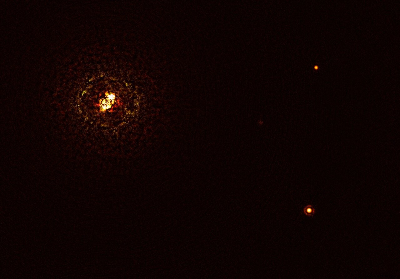 They photograph a planet around the most massive pair of stars to date 