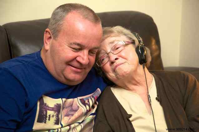 How iPods and old songs can treat dementia symptoms