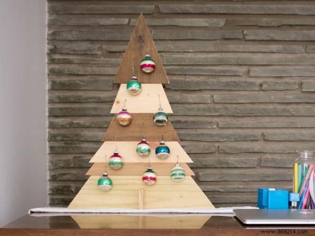 How to Build a Rustic Desktop Christmas Tree