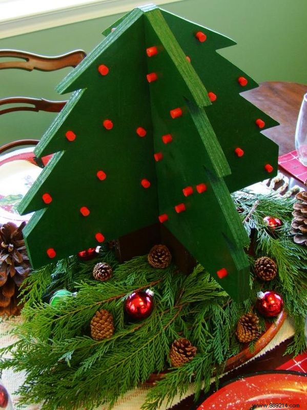 How to Build a Wooden Christmas Tree Centerpiece