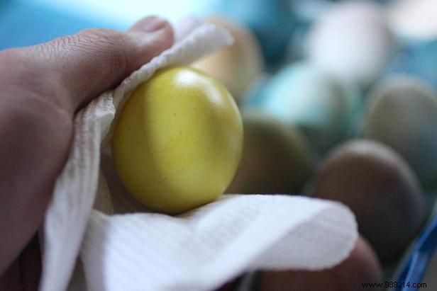 How to Color Easter Eggs Using Natural Dyes