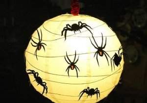 How to decorate paper lanterns for Halloween