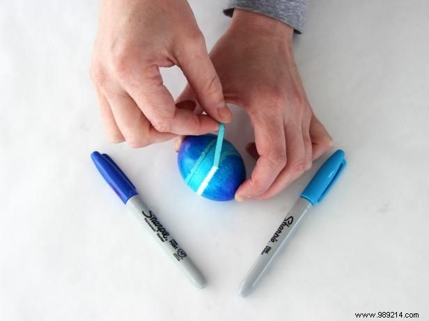 How to decorate Easter eggs with permanent marker