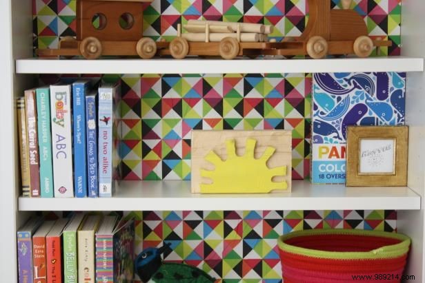 How to decoupage paper on the back of a shelf