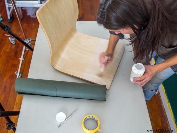 How to decoupage a wooden chair
