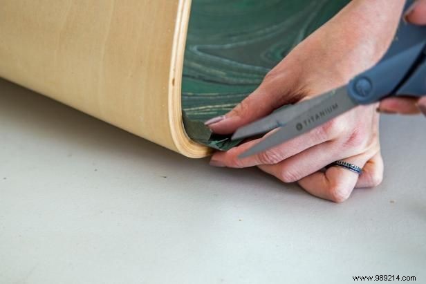 How to decoupage a wooden chair