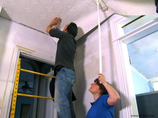 How to hang wallpaper on a ceiling