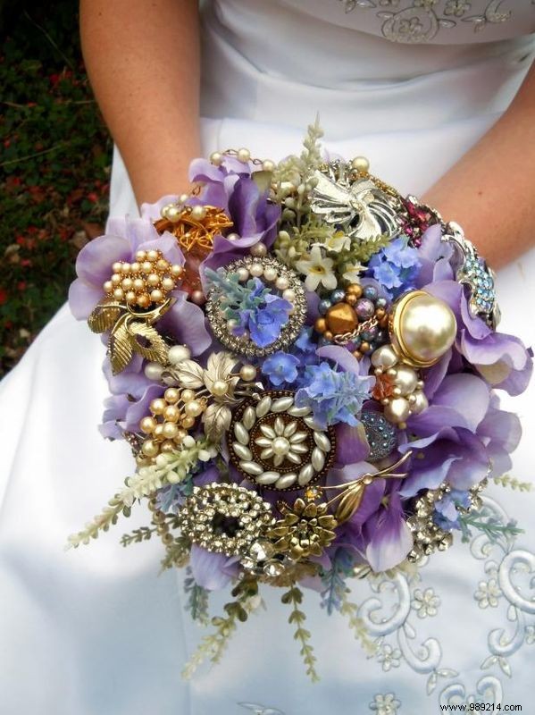 How to make a brooch bridal bouquet