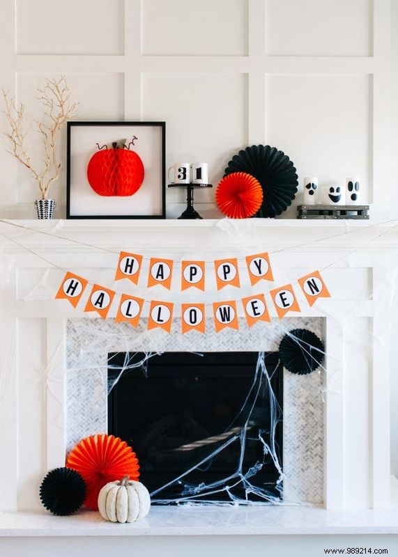 How to Make a Classic Orange and Black Happy Halloween Banner