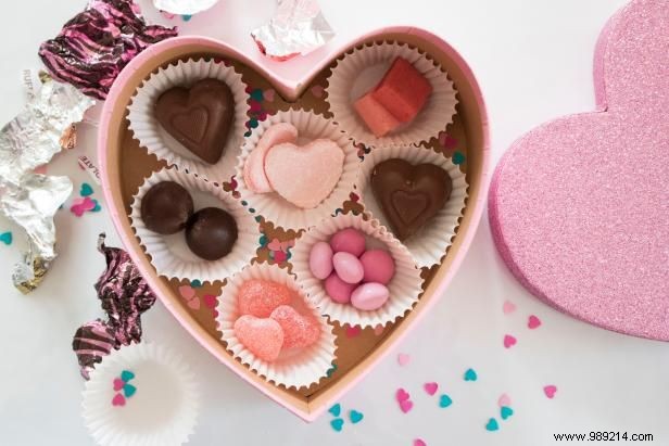 How to make a personalized candy box for sweets for your partner
