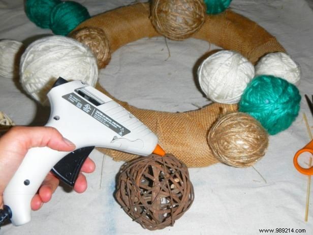How to Make a Bunting Yarn Wreath