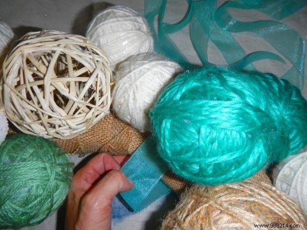 How to Make a Bunting Yarn Wreath