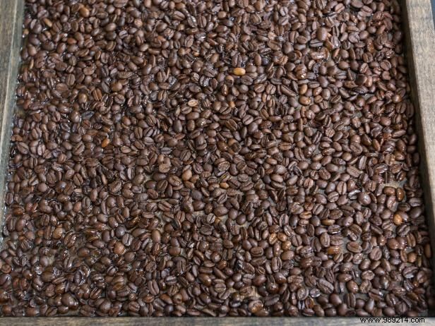 How to make a coffee bean splash