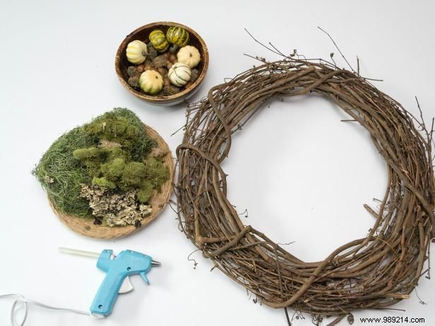 How to Make a Fall Moss Wreath