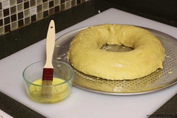 How to Make a Mardi Gras King Cake