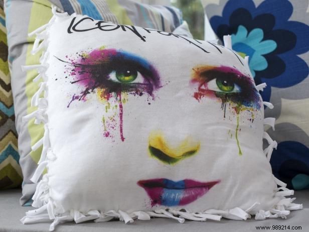 How to make a seamless pillow from a recycled t-shirt