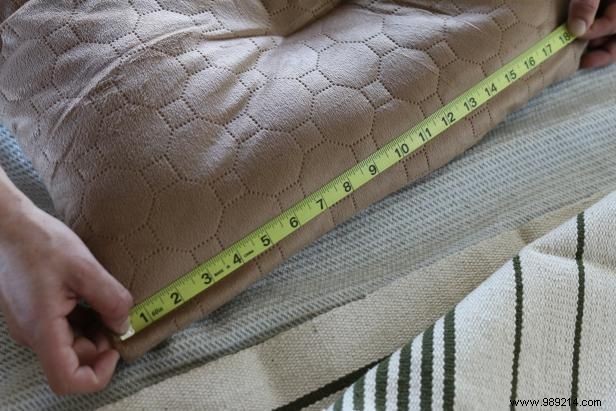 How to Make a Pet Bed Cover From a Flat Weave Rug
