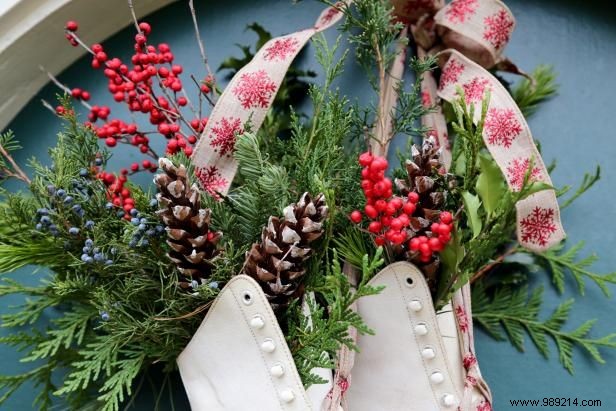 How to Make a Perfectly Wintery Ice Skate Garland