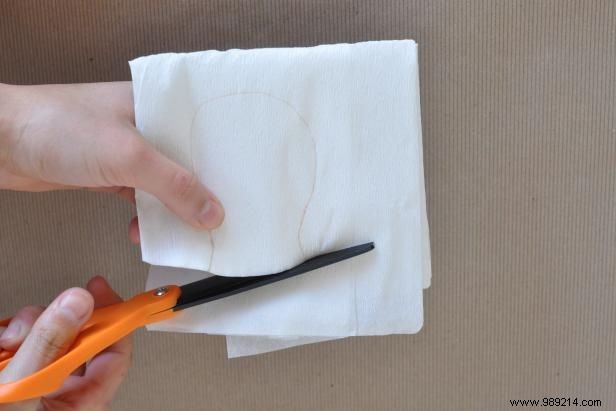 How to Make a Paper Magnolia Garland Centerpiece