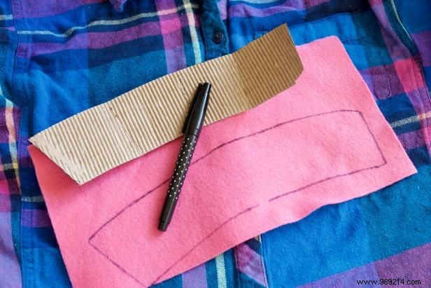 How to make a reusable coffee sleeve out of felt and flannel