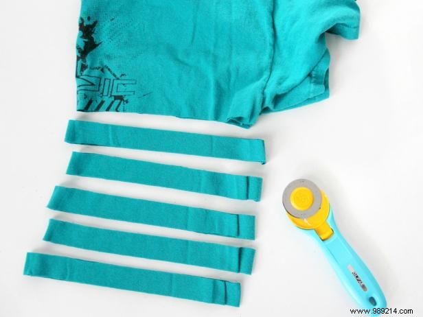 How to make a rag rug bathroom mat from recycled t-shirts