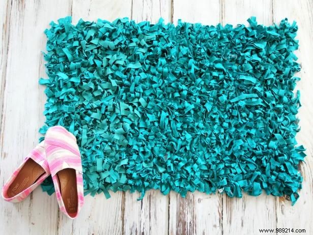 How to make a rag rug bathroom mat from recycled t-shirts