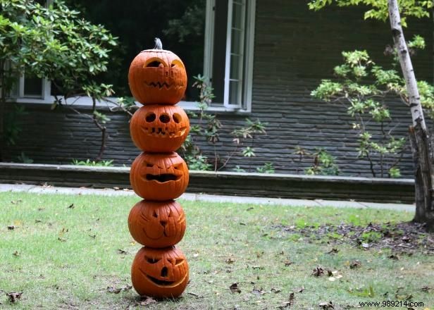 How to make a pumpkin totem pole for Halloween