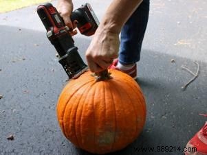 How to make a pumpkin totem pole for Halloween