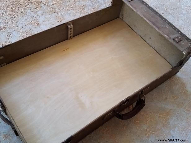 How to make a suitcase coffee table