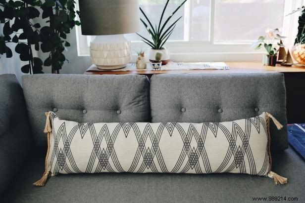 How to make a stylish low-stitched lumbar pillow