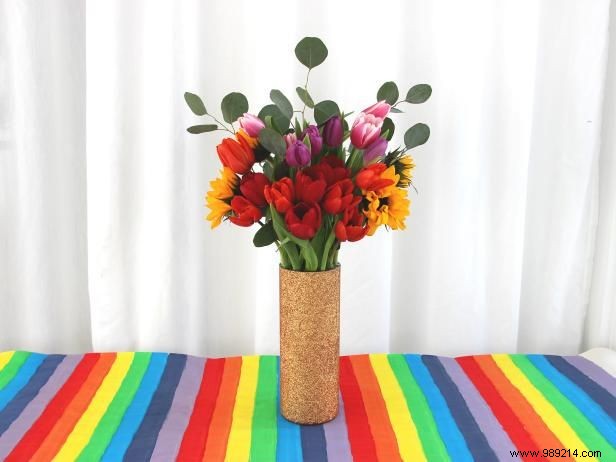How to Make a St. Patrick s Day Centerpiece With a Sparkly Gold Vase