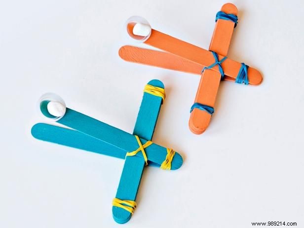 How to make a toy marshmallow catapult