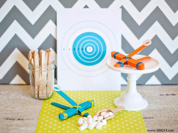 How to make a toy marshmallow catapult