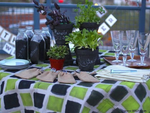 How to make a tablecloth with a canvas cloth