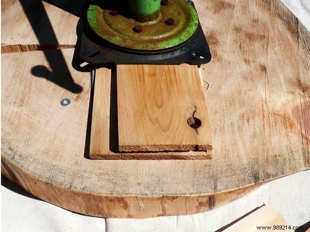 How to make a table out of a log and old chair legs
