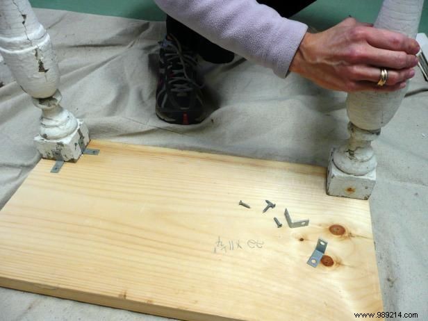 How to make a table out of an old suitcase
